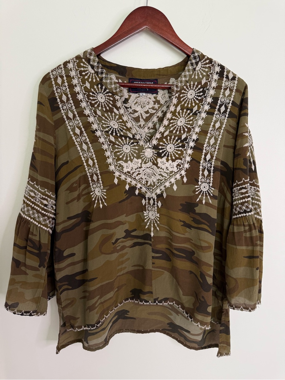 Johnny Was 100% Silk Camo Embroidered Blouse Size Medium